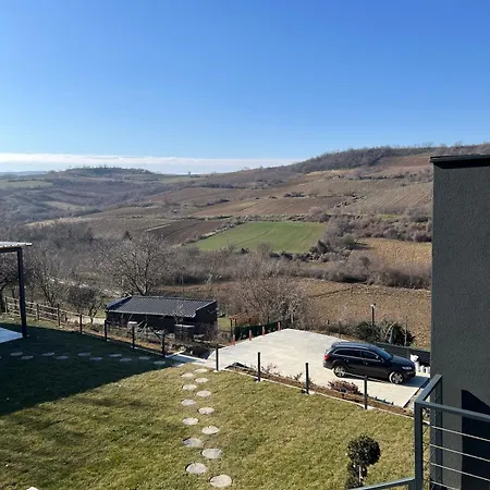Villa Kaskada 205 *
